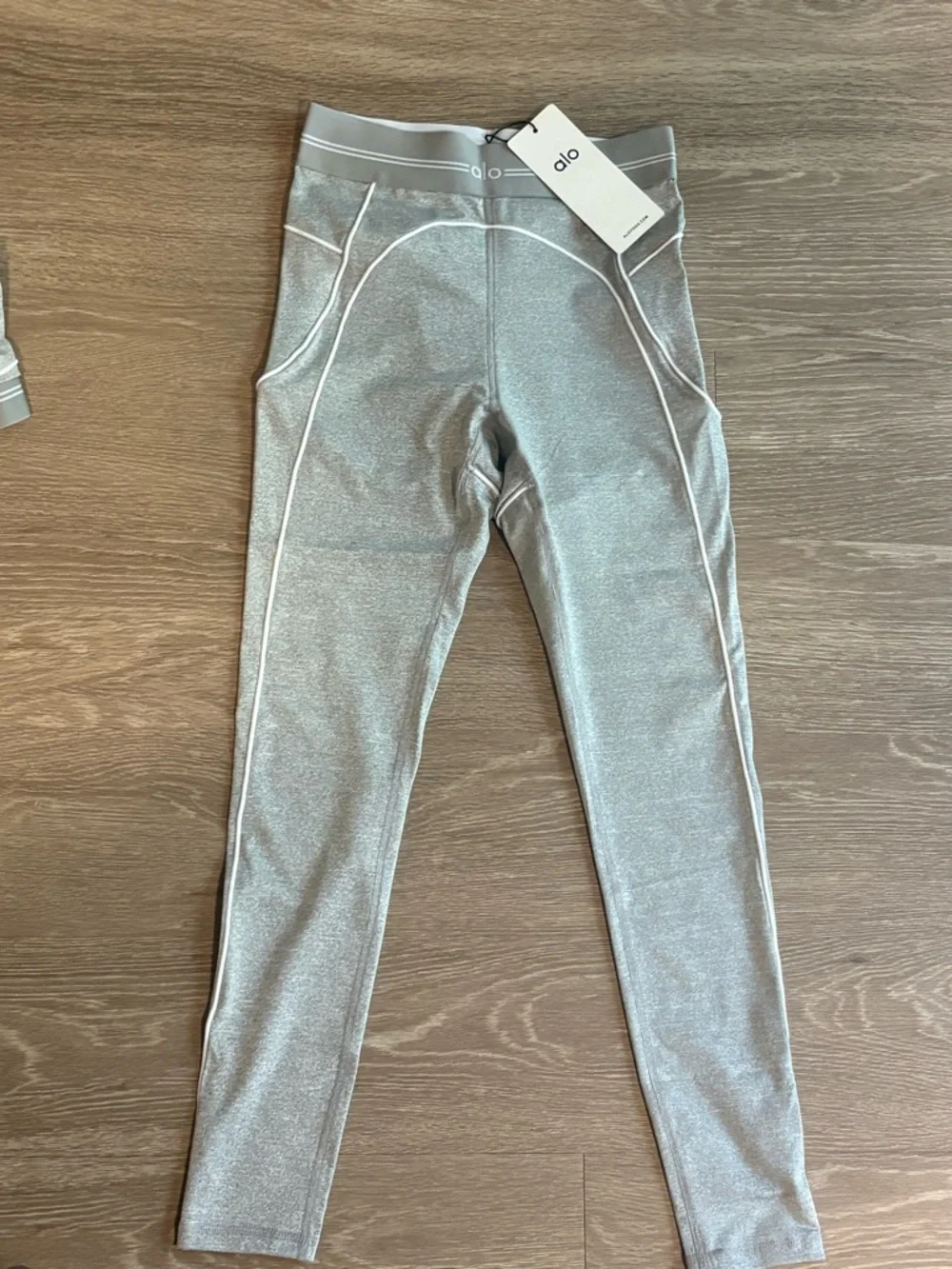 NWT Alo Yoga Grey Heather Matching Set - Small - Picture 3 of 4